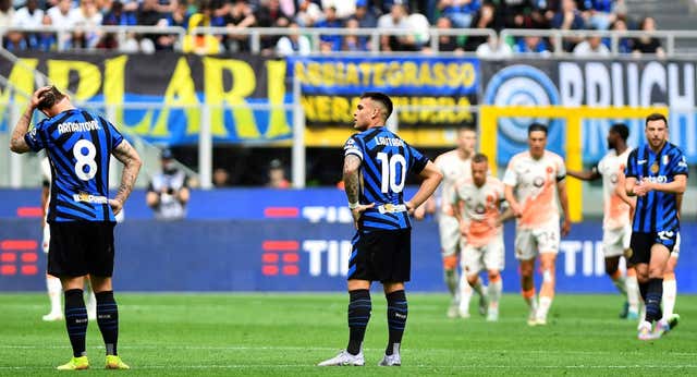 Siete días infernales y su peor momento en más de una década activan la tensión en el Inter… justo antes del Barça