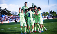 Las estrellas del Juvenil del Barça conducen al club a una temporada inédita en la historia del fútbol: «Han merecido ganar»