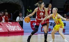 Casademont Zaragoza da un paso de gigante hacia la final y combate nulo entre Perfumerías Avenida y Valencia Basket en el show de Raquel Carrera