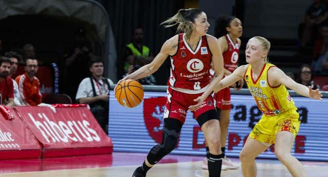 Casademont Zaragoza da un paso de gigante hacia la final y combate nulo entre Perfumerías Avenida y Valencia Basket en el show de Raquel Carrera