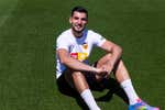 Rafa Mir rompe su silencio tras su año más difícil: «No pienso en mi futuro, solo en el Valencia»