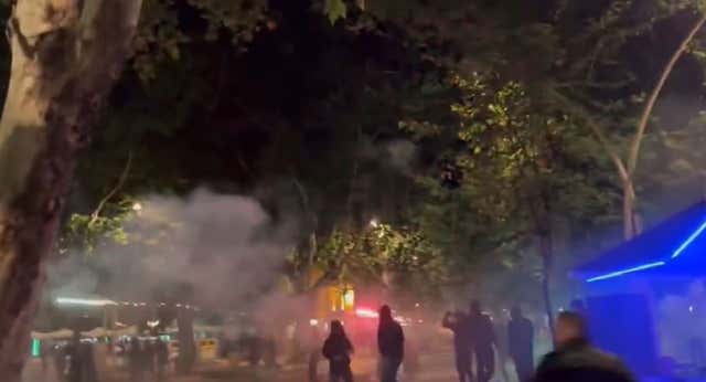 La Policía identificó a 100 ultras de la Fiorentina tras una multitudinaria pelea con radicales del Betis