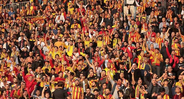 Jugó la Europa League hace cinco años y ahora es el peor equipo del continente a 65 puntos de la salvación: «Somos jóvenes y propensos a errores»