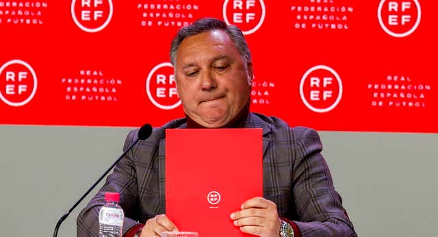 La nueva moda del fútbol español es mirar el DNI de los árbitros: “Una torpeza innecesaria”