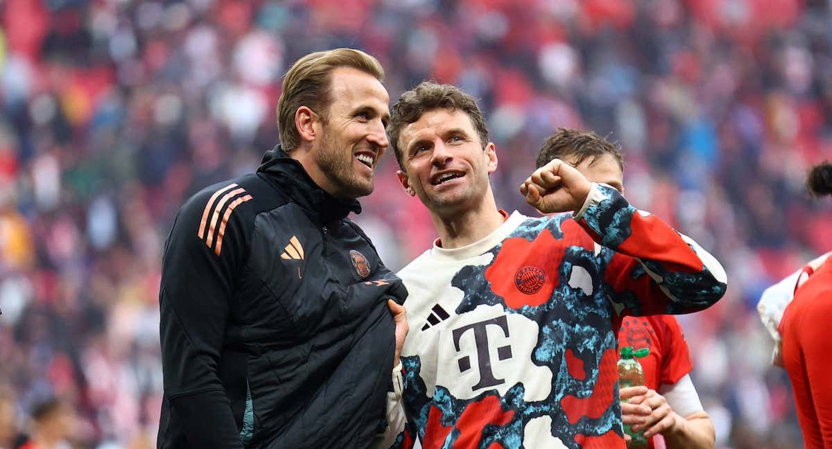 Harry Kane y Thomas Müller bromean tras el partido.