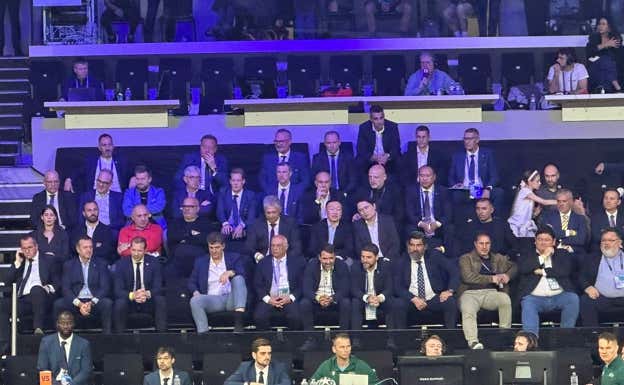 El palco del Antarés Arena de Le Mans durante la final de la Champions League.  RELEVO