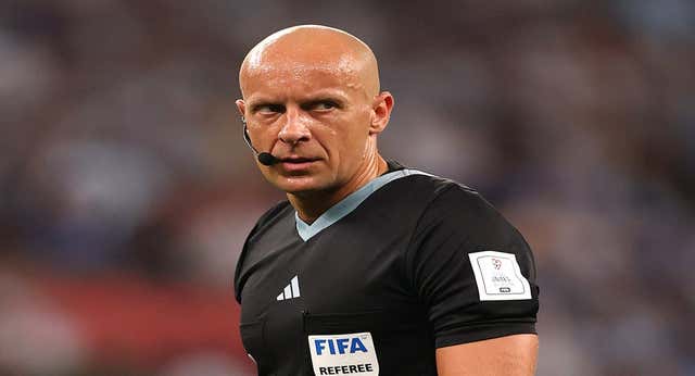 El polaco Szymon Marciniak arbitrará el Inter-Barça… todavía con la polémica por el doble toque de Julián candente