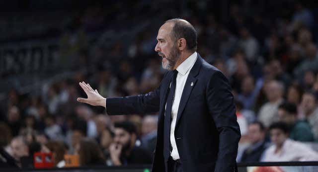 La nueva hoja de ruta del Real Madrid de Chus Mateo viene con un toque de atención: «Hay algún jugador que todavía tiene que dar pasos adelante…»
