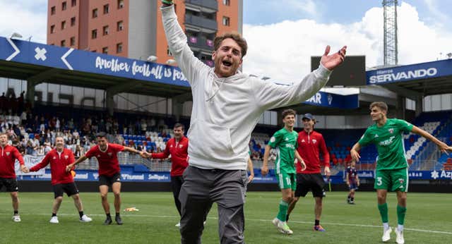 El ‘método Ibai Gómez’ no admite discusión: consigue su primer ascenso como entrenador y lleva al histórico Arenas de Getxo a Primera RFEF