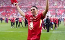 La cólera de Carragher tras la salida de Alexander-Arnold explica la peculiar idiosincrasia del Liverpool: «Me da asco leer a periodistas...»