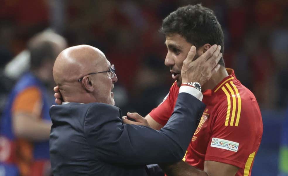 A un mes de la Nations, De la Fuente tiene un 'problema' central, espera a Rodri y le da vueltas al 9