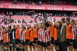 Un viaje en coche desde Bilbao a Madrid de Jon Uriarte y un staff de 17 personas retratan la importancia del femenino en el Athletic