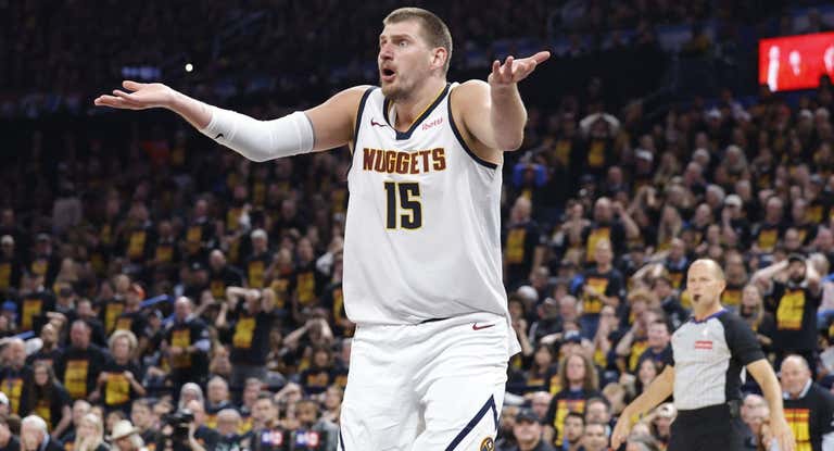 Nikola Jokic pide explicaciones para una nueva actuación para la historia.