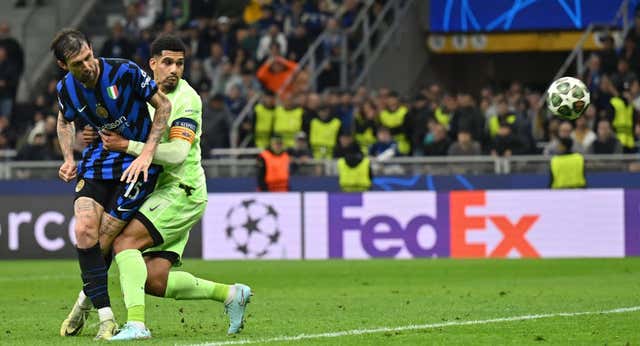 Ronald Araujo tropieza en la misma piedra, rescata la crítica de Gündogan y el barcelonismo le señala: «¿Crees que me ha faltado contundencia?»