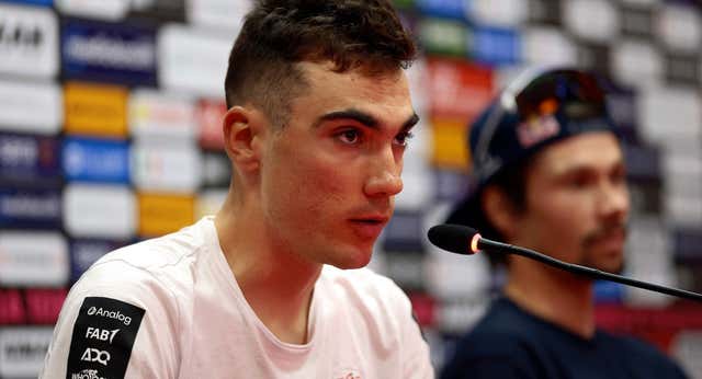 Una leyenda del Tour compara a Juan Ayuso con Alberto Contador y Carlos Sastre para elegir su favorito en el Giro