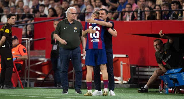 Xavi cuestiona el modelo del fútbol español y pone de ejemplos las críticas hacia Ancelotti y él: “Maresca, Arteta… En la Premier se confía en el proceso”