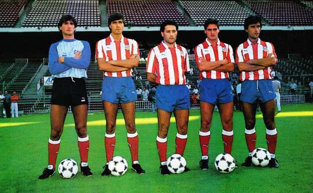 Uralde, el último por la derecha, junto a Elduayen, Julio Salinas, Dapena y Rubén Bilbao.  Atlético de Madrid