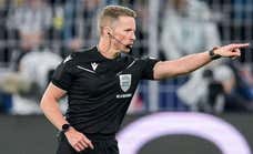 Y entre tanta crítica... arbitra Hernández Hernández, un hincha del Barcelona en la infancia que entonó el 'mea culpa' por un error contra el Real Madrid