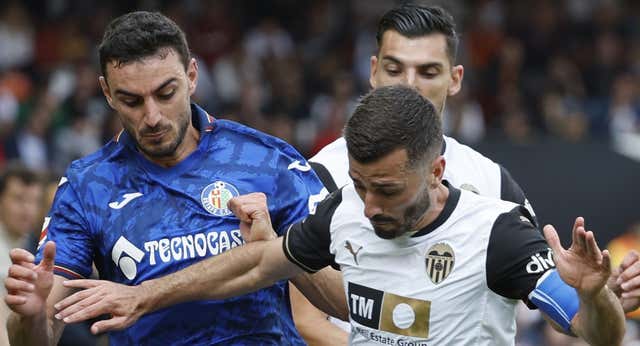 Juan Iglesias, fuera de sí contra un aficionado: «Luego pides las camisetas a todos, no vuelvas a insultar a un compañero»