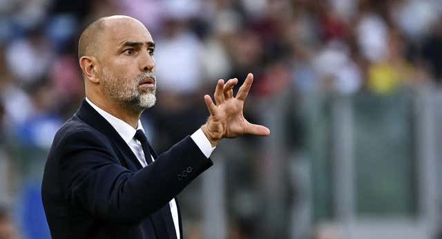 Tudor reinventa las rarezas de los entrenadores cambiando a Adzic por decisión técnica a los 10 minutos de sacarlo