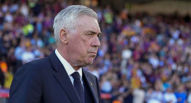 Ancelotti se acuerda de cinco defensas que le faltaron en el Clásico y niega un caso Rodrygo: «Tengo cero problemas con él»