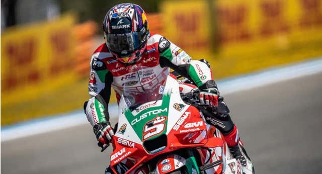 Zarco gana tras la visita de su madre por primera vez… después de ¡17 años en el Mundial!: “Esto es mágico, muy difícil de creer”