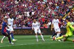 Raphinha pone el broche a una temporada de ensueño con dos mensajes: uno en su muñeca y otro a Ancelotti