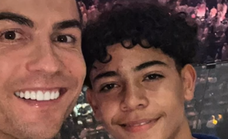 Mientras CR7 pelea por llegar al Mundial, su hijo ya está en las categorías inferiores de Portugal.