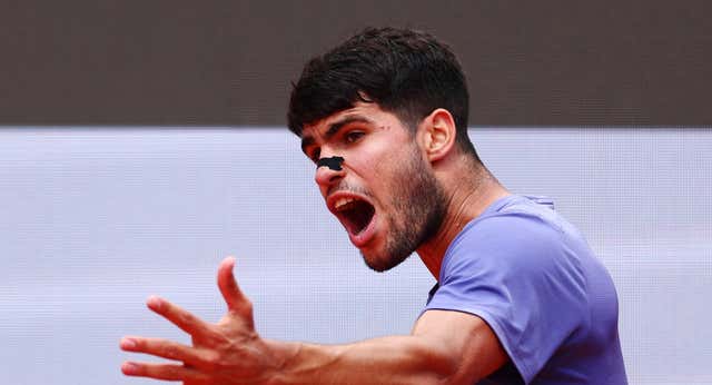 Un Alcaraz con dos caras supera a Khachanov y se planta en cuartos de Roma