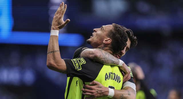 El Betis, con un ojo en Bilbao: un Manchester United de Champions eleva el precio de Antony