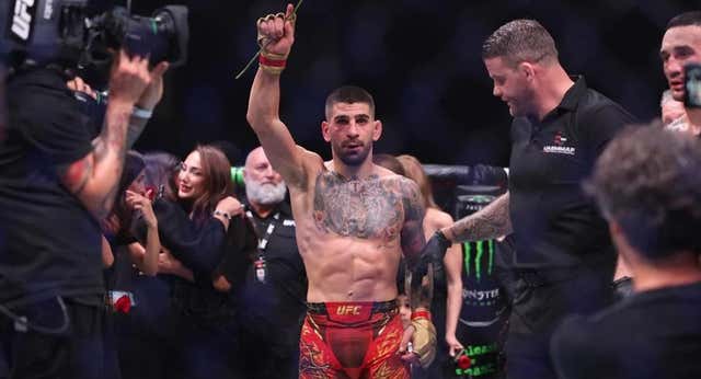 Topuria comienza su aventura en el peso ligero con Oliveira en el horizonte y un mensaje para Makhachev: «Lástima que se haya escapado»