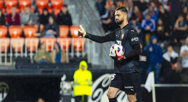 Las despedidas de Mestalla dejan pistas sobre el futuro de varios jugadores de la plantilla