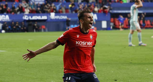 Osasuna trae de cabeza a un Atlético que fuera de casa no da la cara