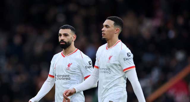 Salah defiende a Alexander-Arnold tras su fichaje por el Real Madrid: «Los aficionados han sido duros con él, pero no se lo merece»