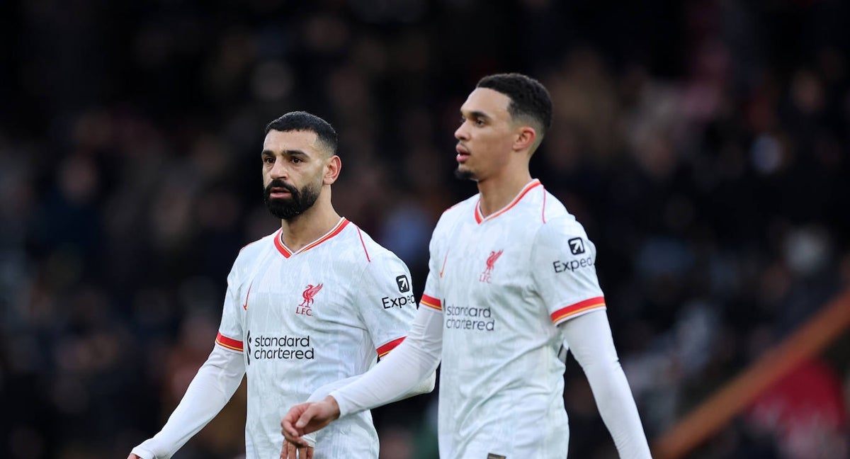 Salah y Arnold, en un partido.