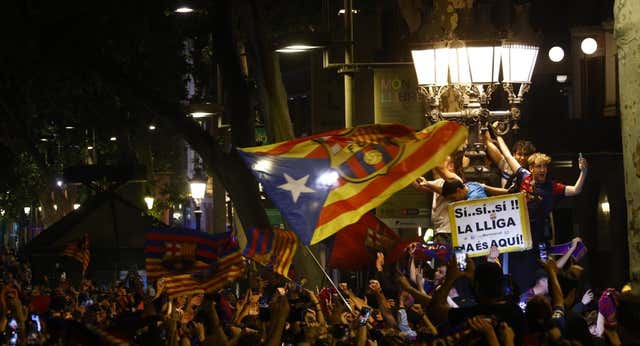 Marc Casadó se suma a la celebración de miles de culés de Canaletas