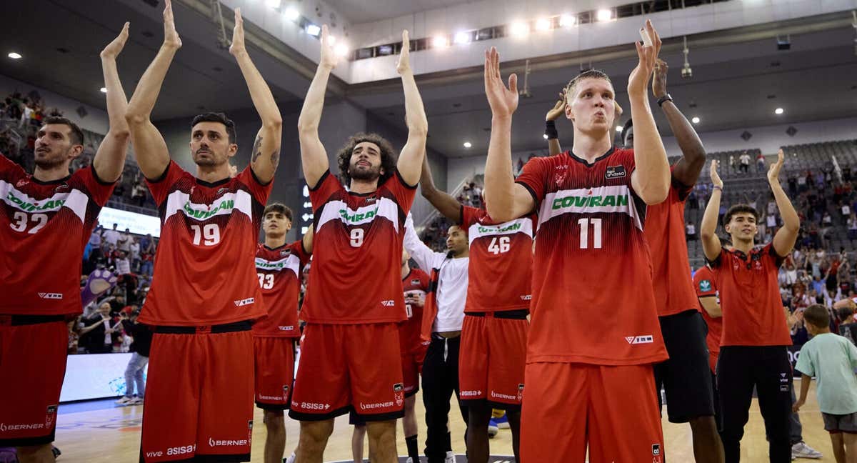 Los jugadores del Covirán Granada, en el último partido en casa. /ACB