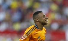 Mbappé salva el bochorno del Madrid ante un Sevilla con nueve