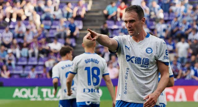 Un gol de Kike García asegura la presencia del Alavés un año más en Primera