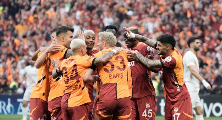 El Galatasaray de Morata completa el doblete en la tarde mágica de Fernando Muslera
