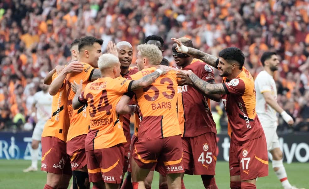 El Galatasaray de Morata completa el doblete en la tarde mágica de Fernando Muslera