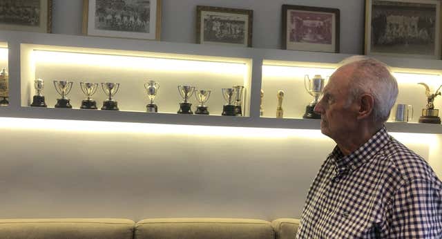 Araquistain, de madre la Real y de padre el Real Madrid, recuerda a sus 88 años su carrera: «Di Stéfano empezó a insultarme tras un gol, nos pegamos…»