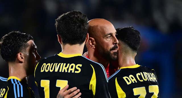 Pepe Reina nunca se imaginó que se retiraría así: con una roja
