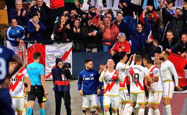 Lola, en la grada de Vallecas.