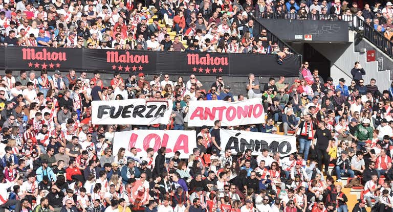 La pancarta de Vallecas de ánimo a Lola.