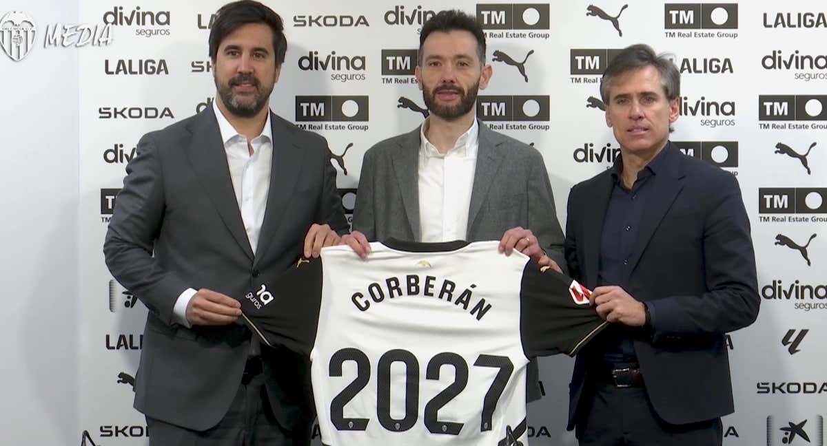 Javier Solís, Carlos Corberán y Miguel Corona.