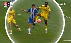 El polémico penalti que empezó a salvar al Espanyol y que no entiende Mateu Lahoz: “Estas jugadas son del nuevo fútbol”