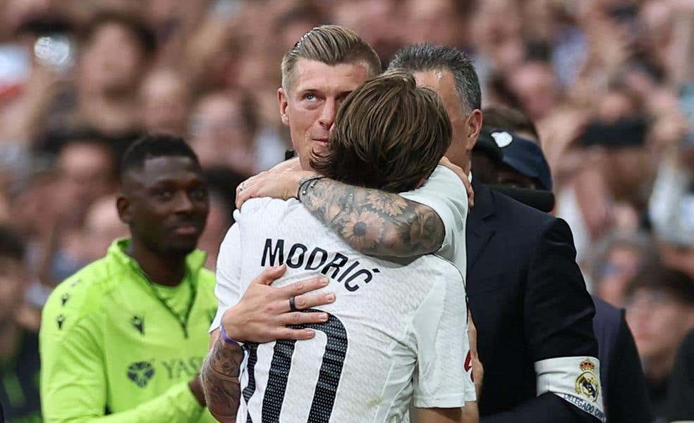 La despedida de Luka Modric es inolvidable: se detiene el partido, pasillo, muchas lágrimas... ¡y la sorpresa de Kroos!