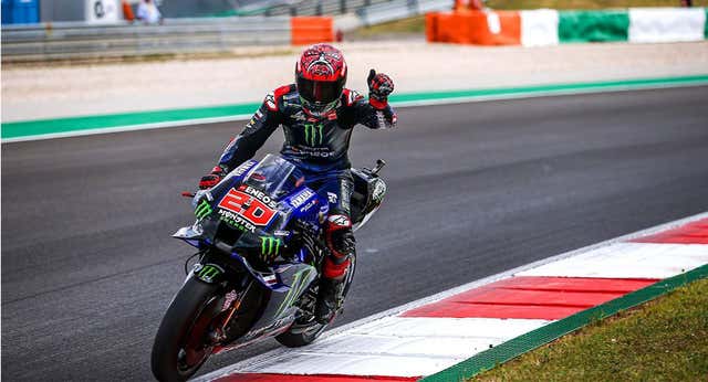 Fabio Quartararo firma su tercera pole consecutiva en Silverstone y Marc Márquez saldrá desde la segunda fila