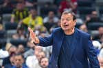 Ergin Ataman carga contra la Euroliga, tilda de «ridícula» la final de consolación y denuncia insultos: «200 fans del Fenerbahçe se metieron en mi hotel…»